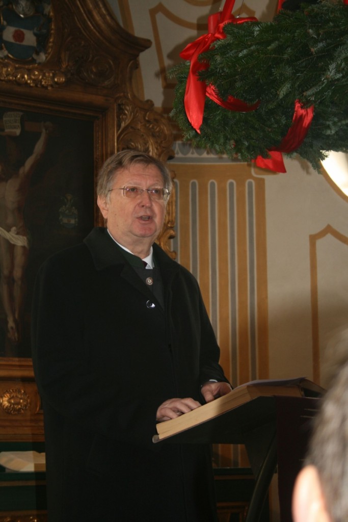 KMD Michael Lochner war die alte Orgel beim weihnachtlichen 'O du fröhliche' unter den Fingern zusammengebrochen